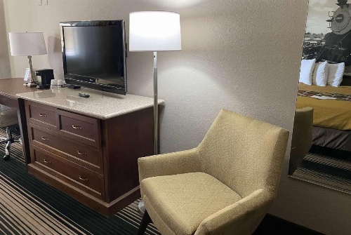 Super 8 by Wyndham Junction City image 13