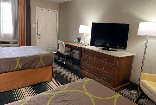 Super 8 by Wyndham Junction City image 21